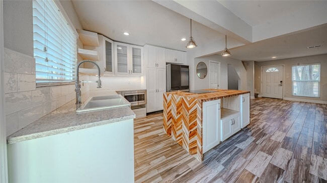 Photo - 764 Worthshire St