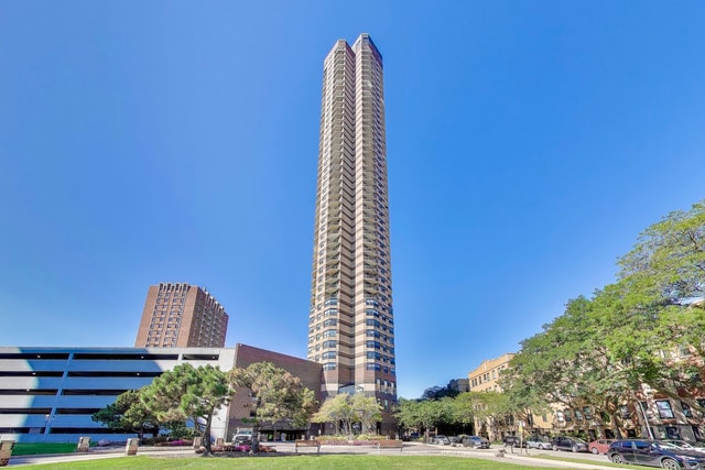 Building Photo - 3660 N Lake Shore Dr Unit 2008