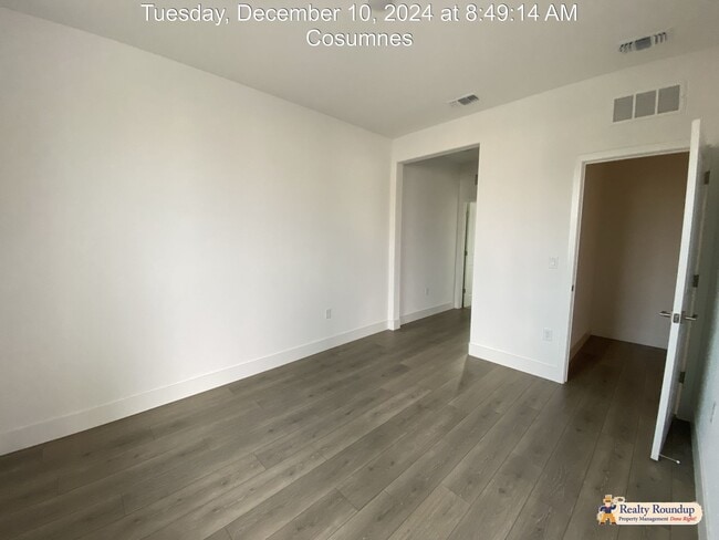 4197 Crossroads Wy