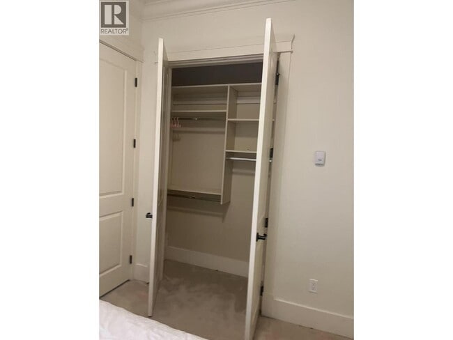 Photo - 11011 Seafield Crescent