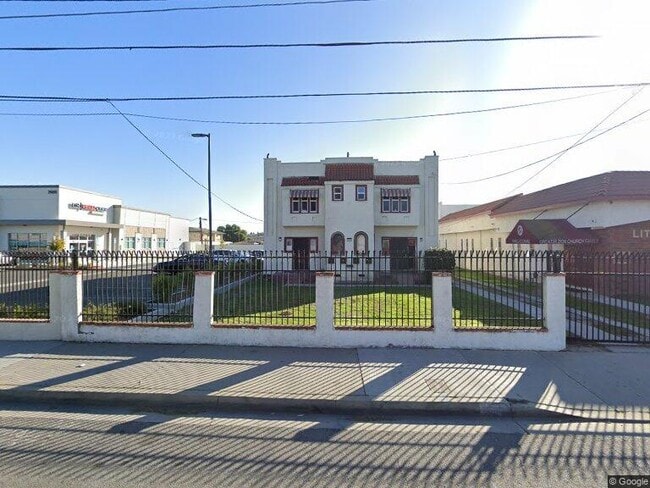 Photo - 2500 N Wilmington Ave Apartamentos Unidad AA