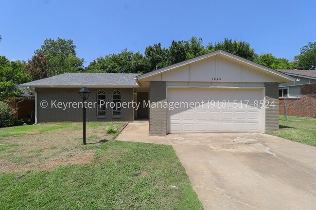 Building Photo - Beautifully Redone 3 Bedroom BA House! Available for Immediate Move in!