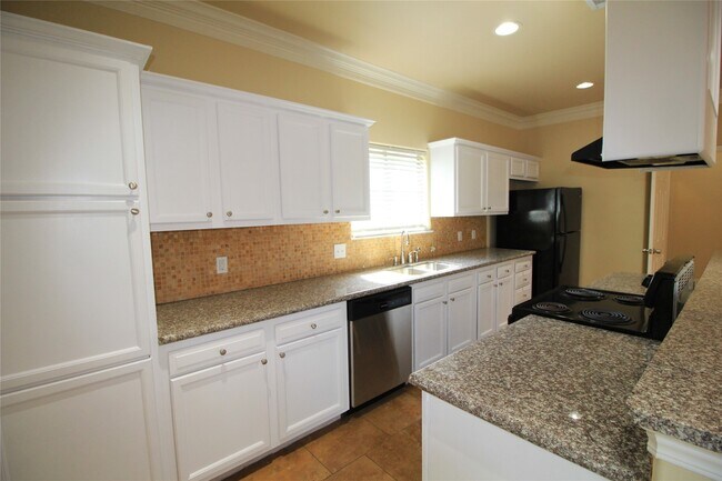 Photo - 4709 Scott St