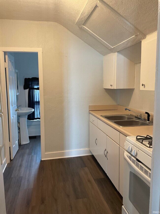 Photo - 1221 Wall St