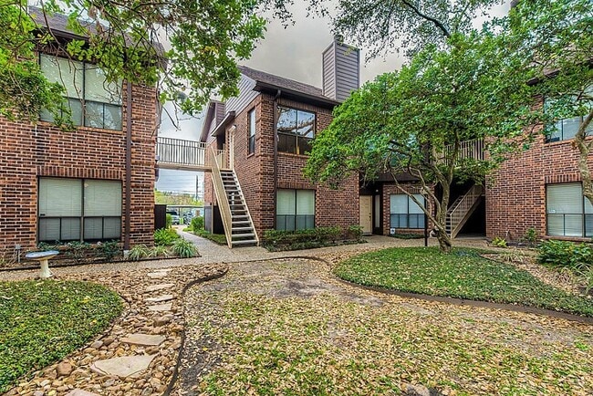 Building Photo - 3130 Walnut Bend Ln Unit 402