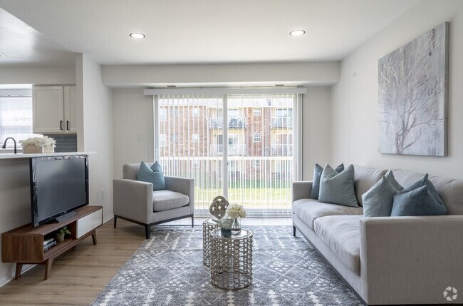 Living Room-Renovated - Middlebrooke Apartments