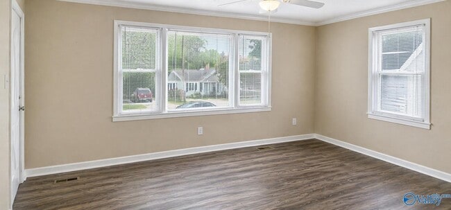 Photo - 3912 Pine Ave SW