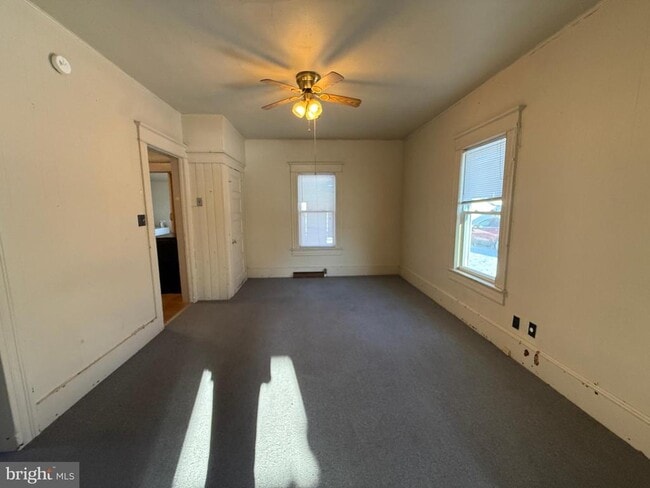 Photo - 19 Oakland Ave