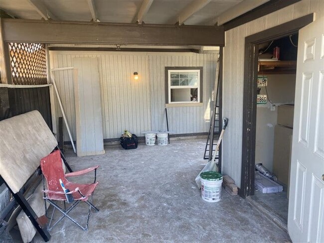 Photo - 2/1 Townhouse with covered parking