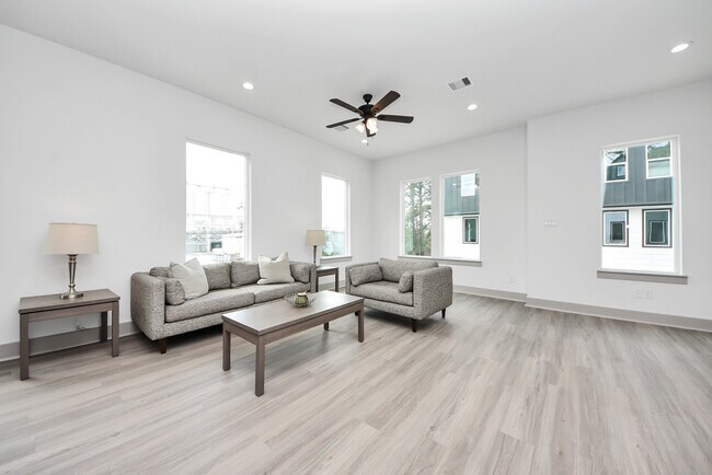 Photo - 5317 Kindred Gdn Ln