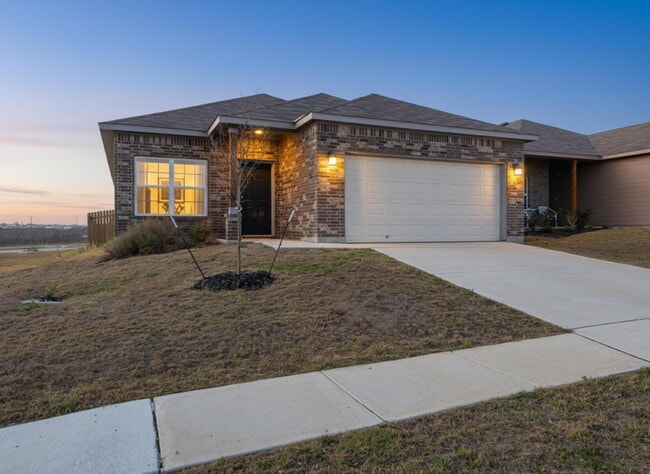"Charming 3-Bedroom Retreat with 2 Baths in the Heart of New Braunfels!"