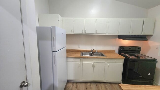 Photo - 250 Ridgewood Ave