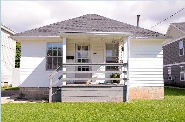 Building Photo - 811 Pleasant St Rental