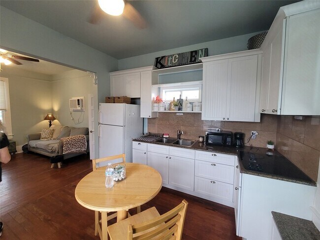 1623 Avenue N Unit GA-REAR