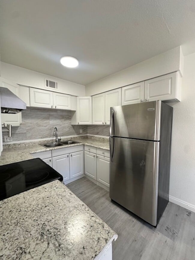 Building Photo - 2121 Oceanus Ln Unit #1