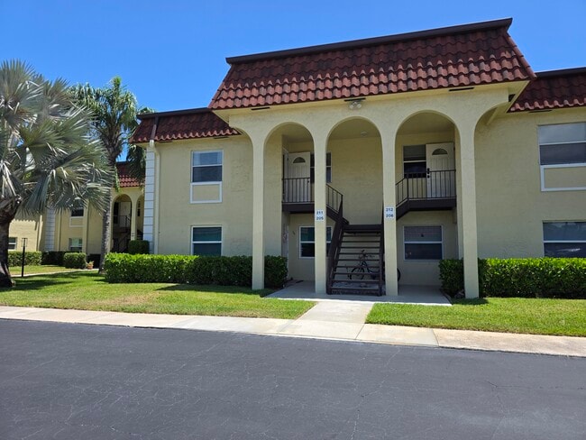 Building Photo - 717 S US Hwy 1 Unit 211