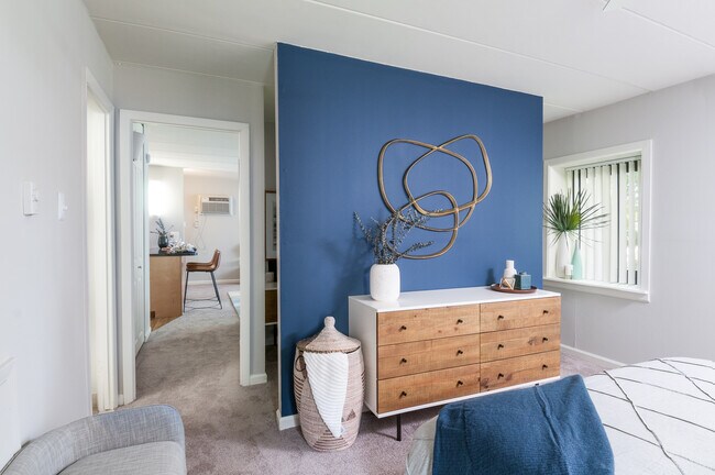 Den Wall in Bedroom