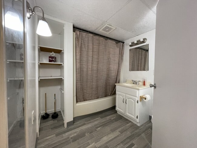 Bathroom - 139 S York Rd Unit 3