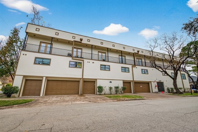 Building Photo - 1342 Rutland St Unit 207