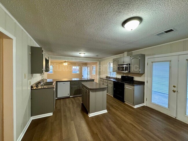 Photo - 408 Thorne St