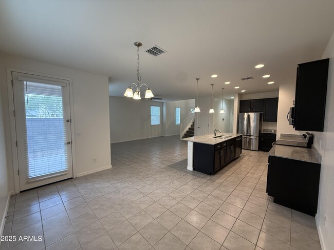Photo - 905 S Canal Dr