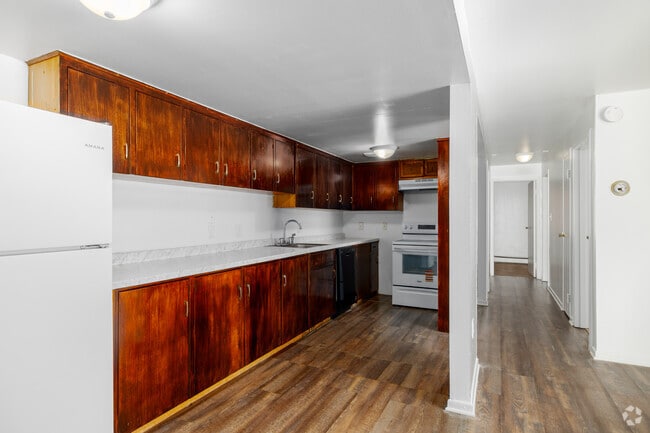 3BD, 1BA - 970SF - Kitchen - Green Acres Of Ravenna