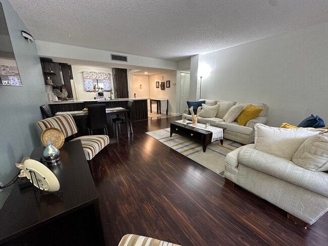 Building Photo - 5220 Las Verdes Cir Unit 322