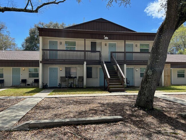 Photo - 406 Corvet St