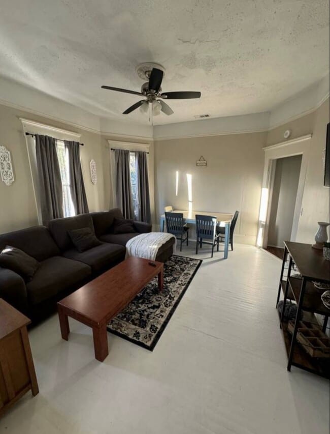 Photo - 115 W 36th St Unit Apartment 2