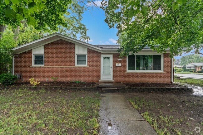 Building Photo - 1015 N Maple Rd Rental