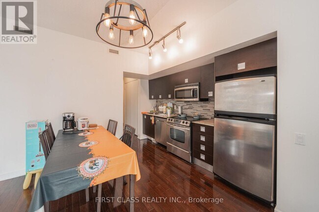 Photo - 33 Charles St E Unit 1409