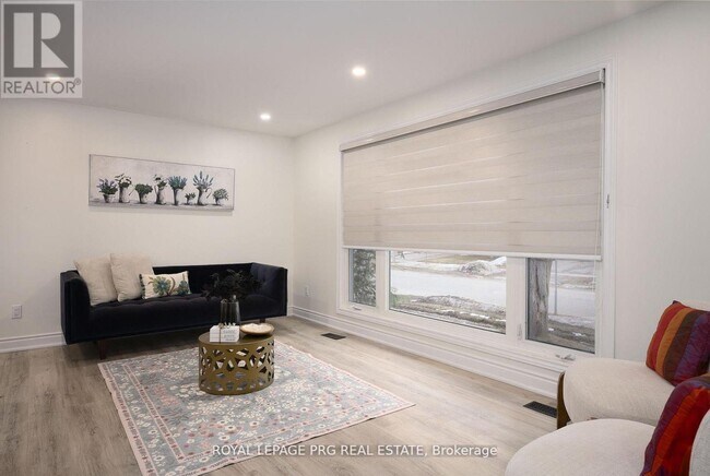 Photo - 263 Cook St