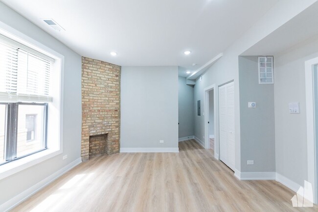 Photo - 428 W Belden Ave