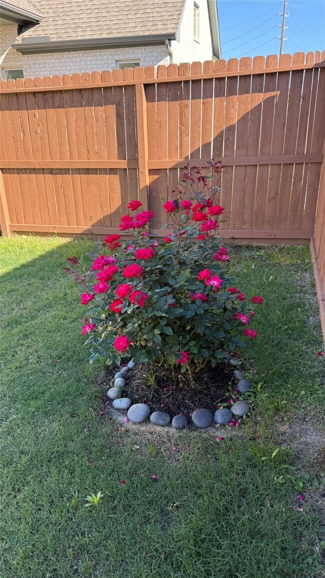 Photo - 215 Amaranth Wy