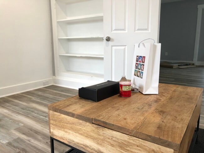 Photo - 5850 Alderson St