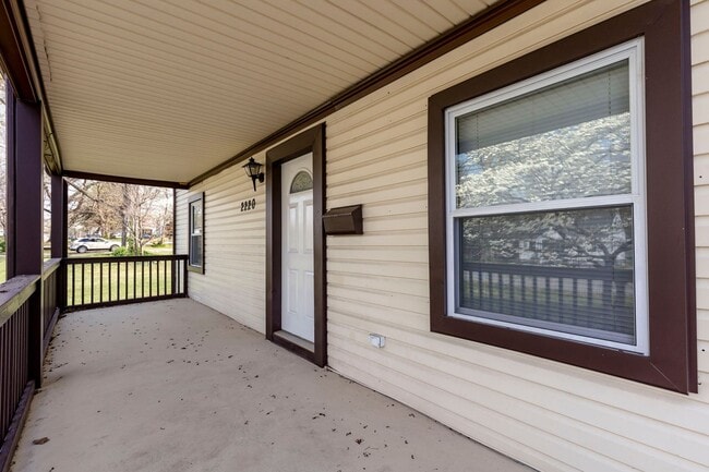 Photo - 2220 Auburn Dr