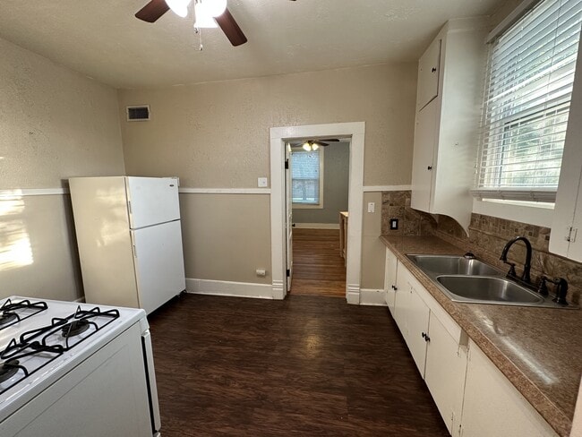 Photo - 132 Woodland St