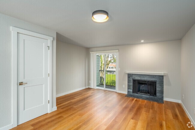 2BR, 1.5BA - 900SF - Living Room - Mount Si