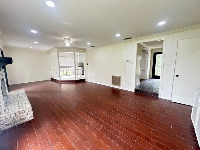 Photo - UPDATED IN TOWN SOUTH-LARGE 4/3 BRICK HOME-VERY NICE