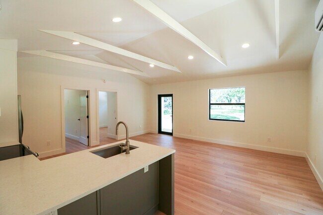 Photo - 2101 Riverland Rd