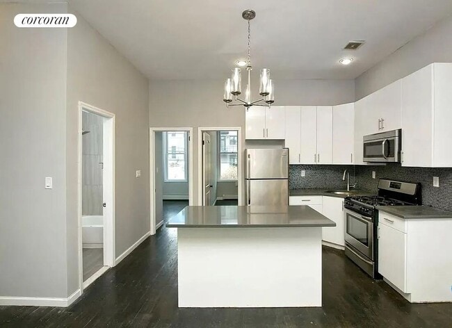 Photo - 1296 Putnam Ave