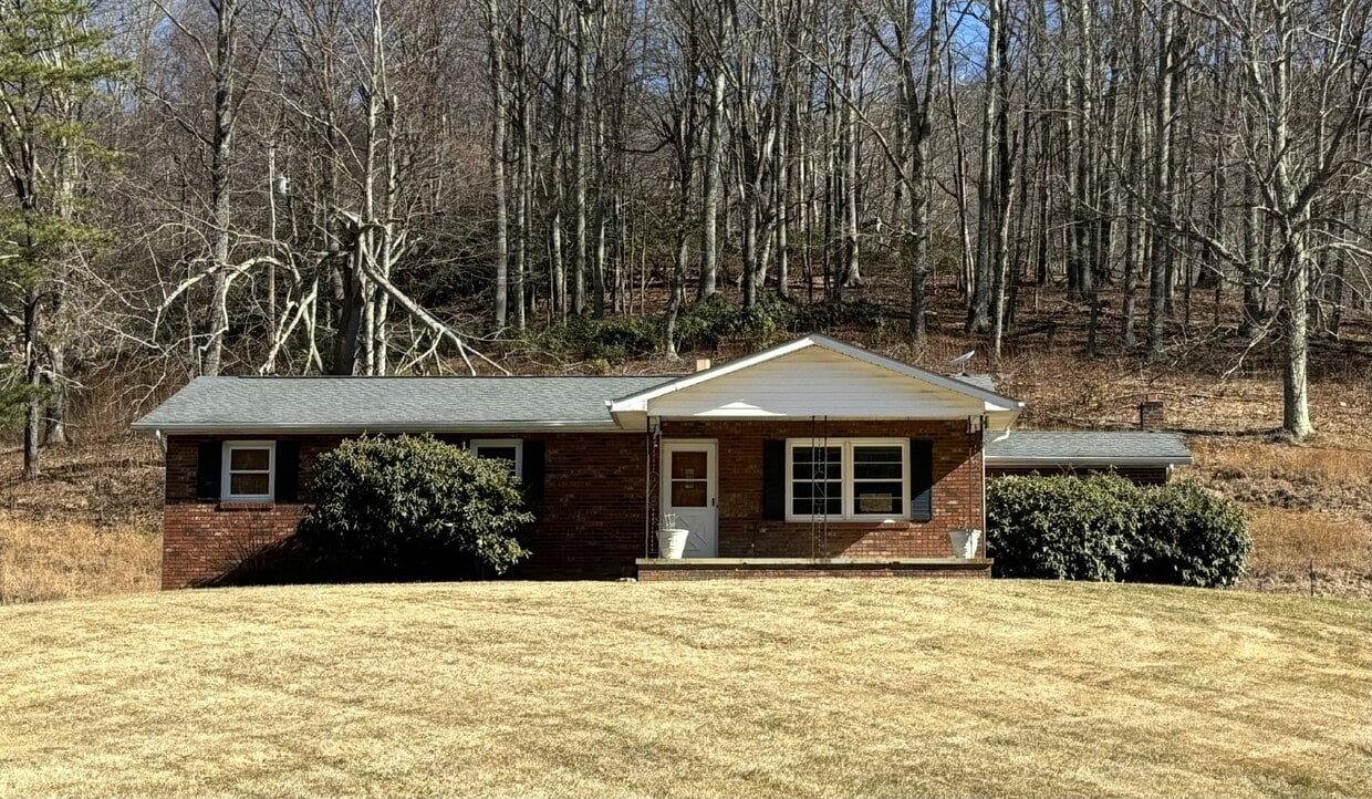 CANTON- 3 Bedroom/Bonus Rooms/Large Yard, ... - CANTON- 3 Bedroom/Bonus Rooms/Large Yard, ...
