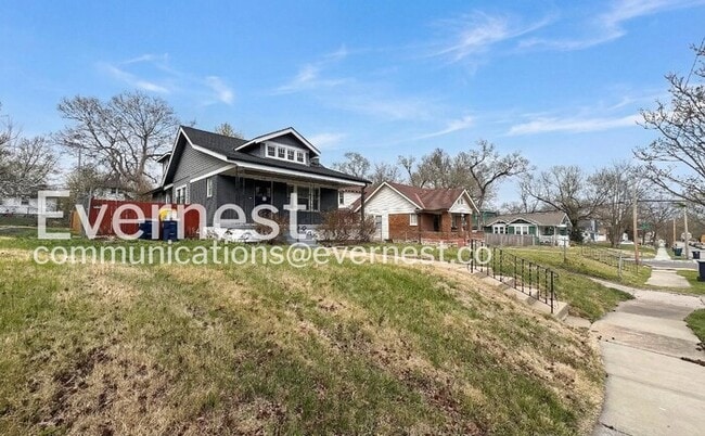 Photo - 2242 E 70th St