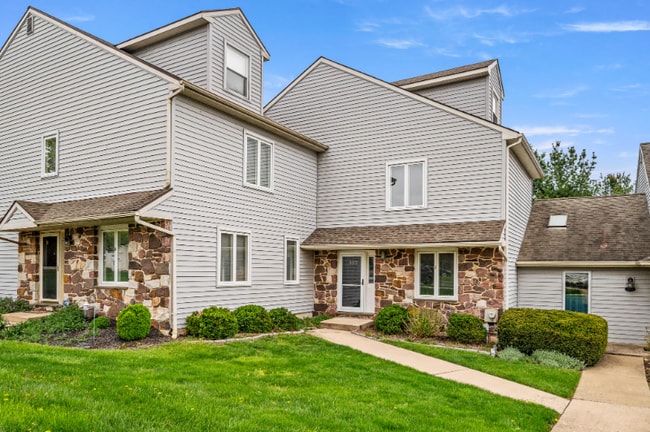 Photo - 302 Pinebrooke Cir Townhome