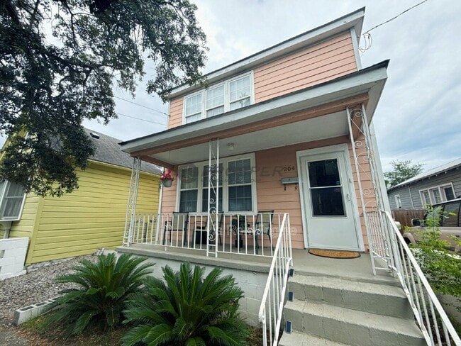 204 Fishburne St