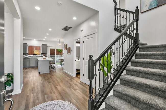 Photo - 1320 Weaver Way