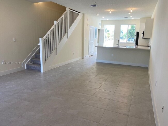 Photo - 10250 NW 66th St