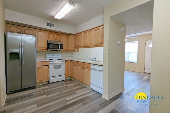 Photo - Adorable 2 Bedroom Townhouse located in Fort Walton Beach!