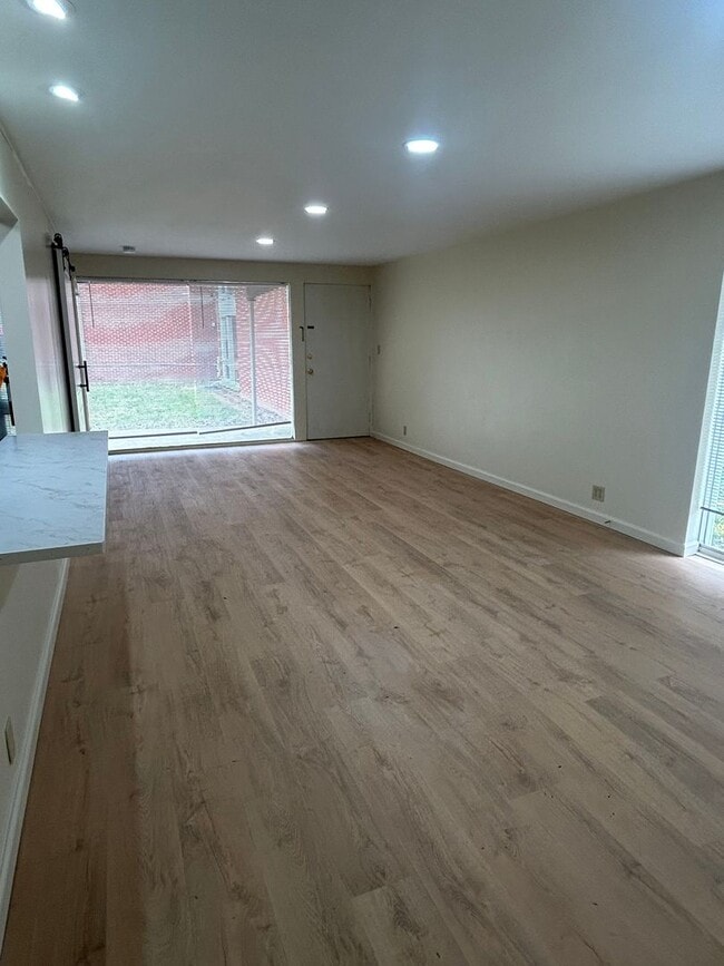 Photo - 256 S Corl St