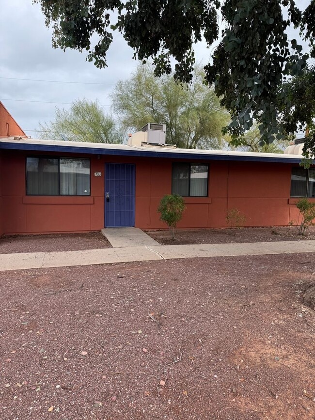 Building Photo - Bright 2-Bedroom with Private Backyard Near Downtown & Tumamoc Hill